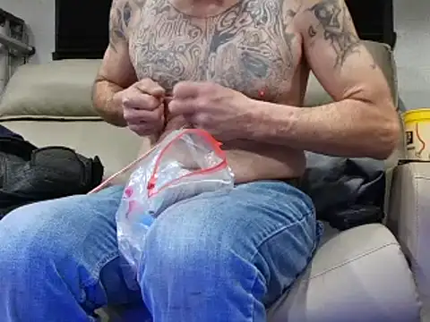 Snapshot of overaveragefreak4you chatting on February 2025 01:01:01 PM overaveragefreak4you online show from February 2025 01:01:01 PM