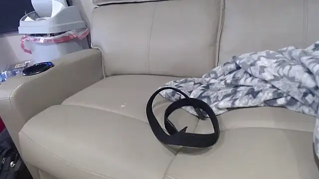 overaveragefreak4you online show from February 2026 10:03:02 PM