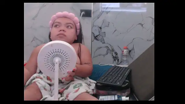 Michelle Brooks online show from October 2025 05:08:02 AM