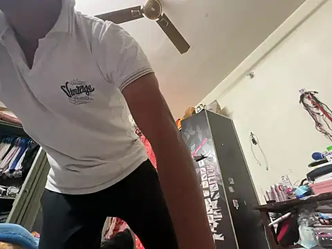 Snapshot of SammyChocolateIndian chatting on January 2025 05:48:02 AM SammyChocolateIndian online show from January 2025 05:48:02 AM