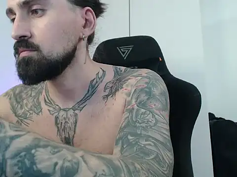 MateoHunk online show from November 2025 05:24:01 PM