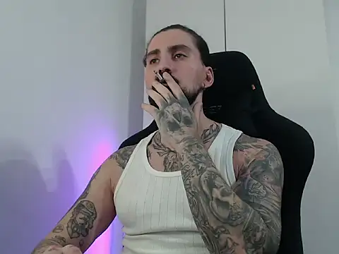 MateoHunk online show from November 2025 05:45:02 PM