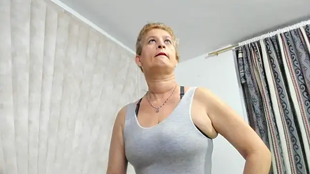 Snapshot of Jade_squirtt chatting on November 2025 10:26:01 AM Jade squirtt online show from November 2025 10:26:01 AM