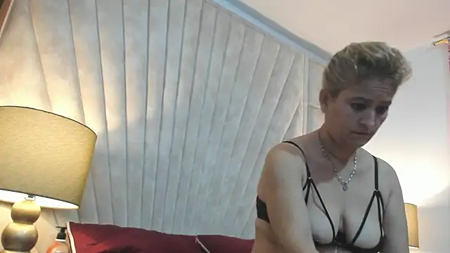 Snapshot of Jade_squirtt chatting on November 2025 10:25:01 AM Jade squirtt online show from November 2025 10:25:01 AM