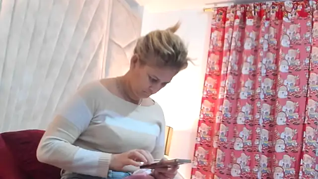 Snapshot of Jade_squirtt chatting on December 2025 10:13:02 AM Jade squirtt online show from December 2025 10:13:02 AM