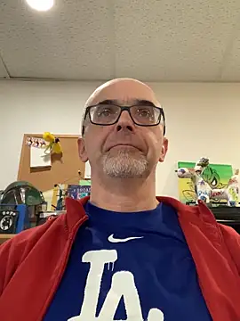 Snapshot of MaxVain chatting on March 2025 06:12:02 PM MaxVain online show from March 2025 06:12:02 PM