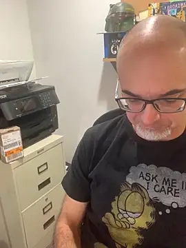 Snapshot of MaxVain chatting on October 2025 06:42:01 PM MaxVain online show from October 2025 06:42:01 PM