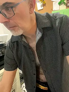 Snapshot of MaxVain chatting on November 2025 06:40:01 PM MaxVain online show from November 2025 06:40:01 PM