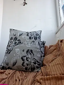 Snapshot of FoxRineHelen chatting on March 2025 01:21:01 PM FoxRineHelen online show from March 2025 01:21:01 PM