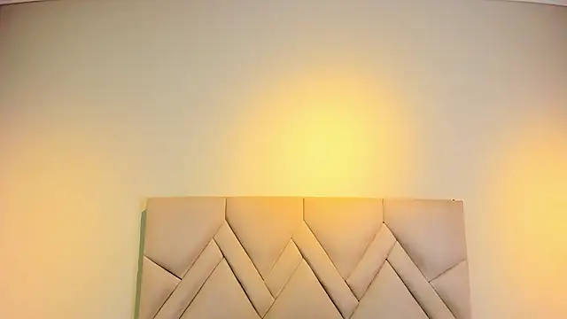 Isis Osman online show from March 2026 07:32:01 PM