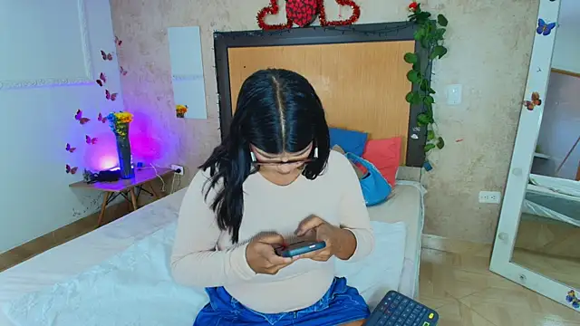 mialopez52 online show from July 2026 06:23:01 PM