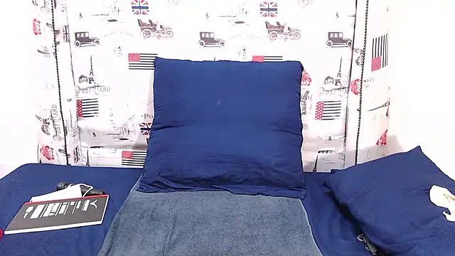 Snapshot of Honeybumsx32 chatting on September 2025 06:01:02 AM Honeybumsx32 online show from September 2025 06:01:02 AM