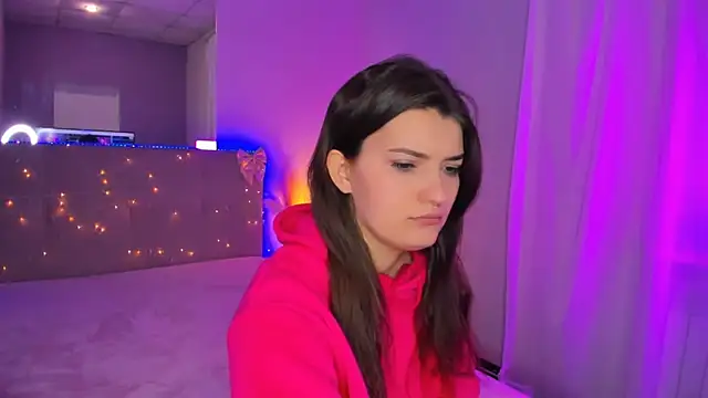 Laura Leee online show from April 2026 07:45:01 AM