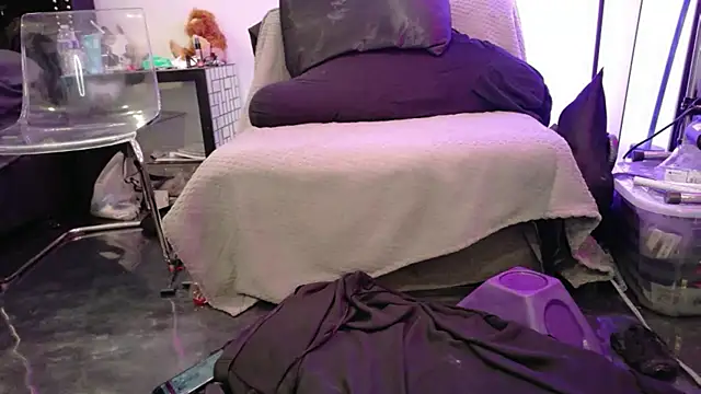 Midnightrose11 online show from November 2025 04:00:02 AM