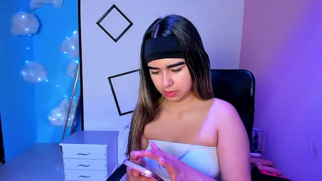 NahomiConnor  online show from September 2025 01:12:02 PM