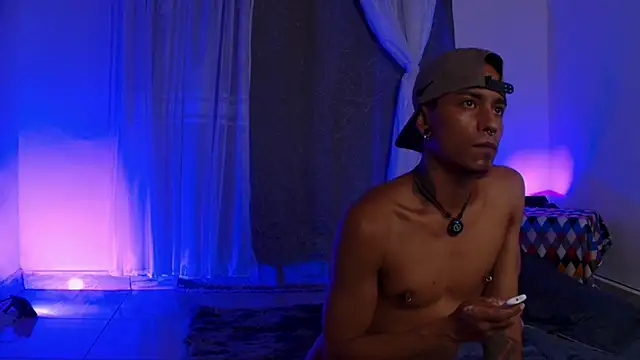 Snapshot of Mowgli_FFun chatting on May 2026 03:02:01 AM Mowgli FFun online show from May 2026 03:02:01 AM