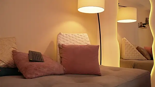 Snapshot of Chloe_Cherry21 chatting on December 2025 03:48:01 AM Chloe Cherry21 online show from December 2025 03:48:01 AM