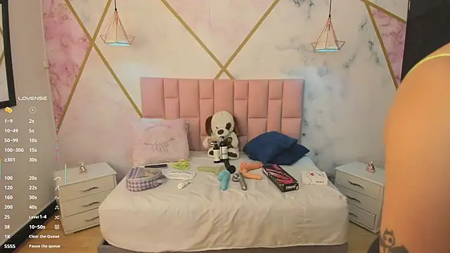 lizortiz online show from October 2025 12:49:01 PM