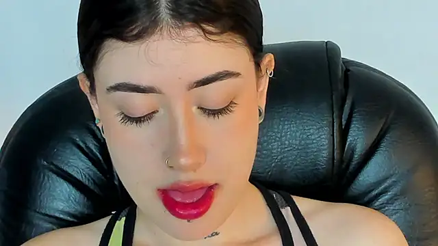 Snapshot of melody_suarez chatting on January 2025 07:52:01 PM melody suarez online show from January 2025 07:52:01 PM