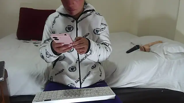 Snapshot of michel_ex33 chatting on March 2025 12:30:01 AM michel ex33 online show from March 2025 12:30:01 AM