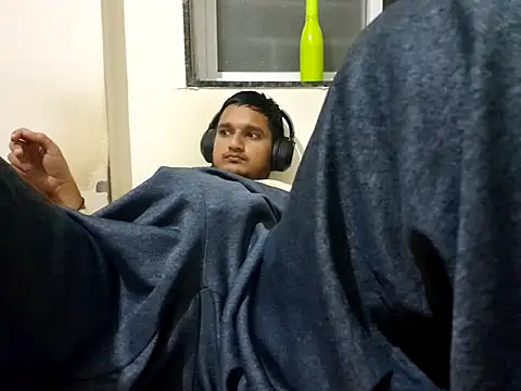 Jonrobinso online show from December 2025 06:03:02 PM