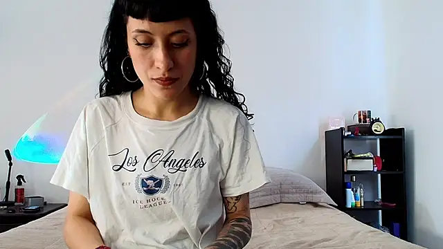 anika lowen02 online show from March 2025 05:29:02 PM