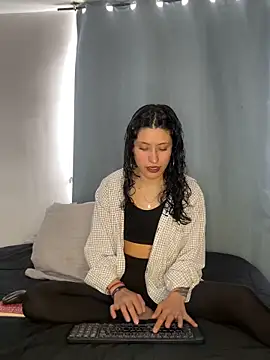 anika lowen02 online show from October 2025 04:06:02 PM