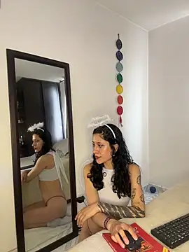 anika lowen02 online show from October 2025 04:28:01 PM