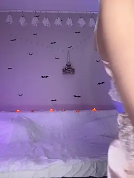 Snapshot of LoveLuna_ chatting on October 2025 06:20:02 PM LoveLuna online show from October 2025 06:20:02 PM