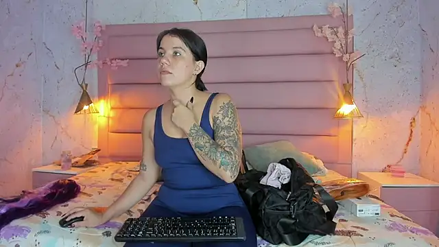 Snapshot of MelaniieRoux chatting on October 2025 07:32:01 PM MelaniieRoux online show from October 2025 07:32:01 PM