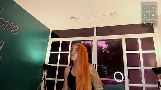 Snapshot of MelaniieRoux chatting on November 2025 11:44:02 AM MelaniieRoux online show from November 2025 11:44:02 AM