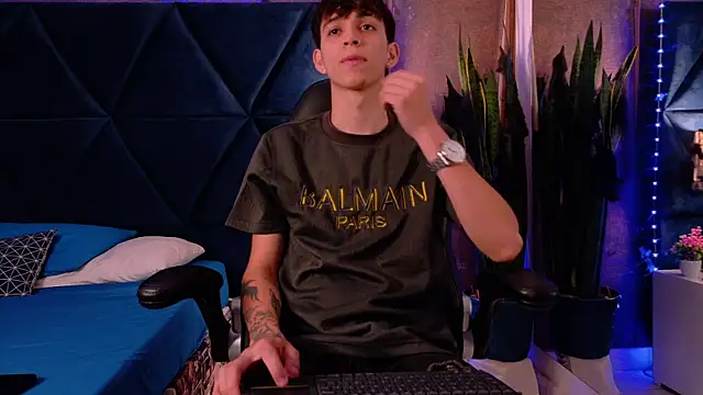 Snapshot of Lion_Foster01 chatting on October 2025 12:04:02 PM Lion Foster01 online show from October 2025 12:04:02 PM