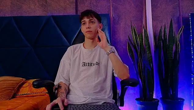 Snapshot of Lion_Foster01 chatting on December 2025 09:34:02 PM Lion Foster01 online show from December 2025 09:34:02 PM