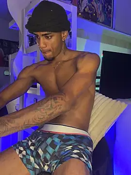 AaronCruz  online show from October 2025 03:48:01 AM