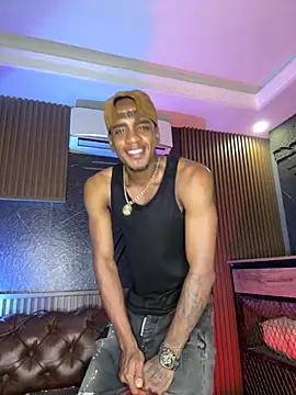 AaronCruz  online show from February 2026 03:43:01 AM