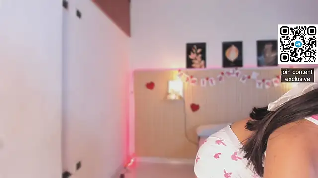 Snapshot of Harmony_Malkova chatting on September 2025 11:59:02 PM Harmony Malkova online show from September 2025 11:59:02 PM