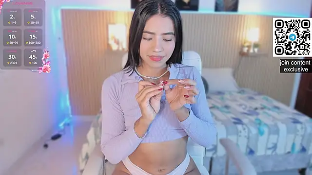 Snapshot of Harmony_Malkova chatting on October 2025 11:24:01 PM Harmony Malkova online show from October 2025 11:24:01 PM