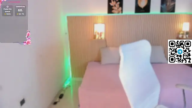 Snapshot of Harmony_Malkova chatting on October 2025 02:00:01 AM Harmony Malkova online show from October 2025 02:00:01 AM