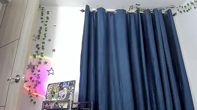 Snapshot of AlyRoses chatting on January 2025 01:11:01 AM AlyRoses online show from January 2025 01:11:01 AM
