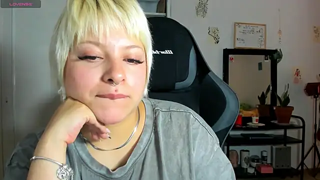 Snapshot of sammymoon chatting on July 2026 08:18:02 AM sammymoon online show from July 2026 08:18:02 AM