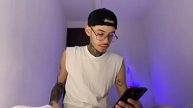 Saturno v online show from September 2025 12:44:02 AM