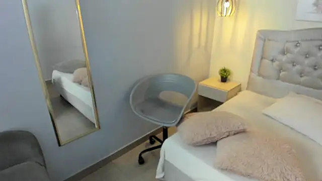 escarleth   online show from July 2026 02:45:02 PM