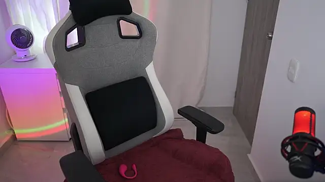 Snapshot of anyacutex chatting on December 2025 08:39:01 PM anyacutex online show from December 2025 08:39:01 PM