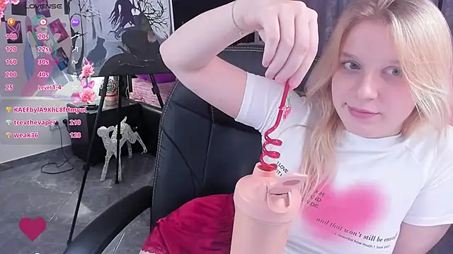 KarambaMoon online show from January 2025 03:11:01 AM