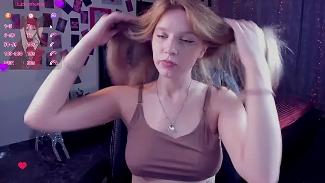 KarambaMoon online show from October 2025 09:14:02 PM