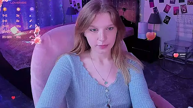 Snapshot of KarambaMoon chatting on July 2026 09:00:02 PM KarambaMoon online show from July 2026 09:00:02 PM