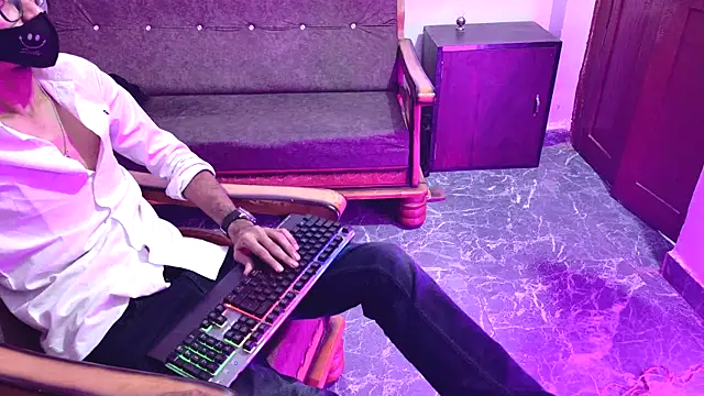 Snapshot of Habibi_big_b chatting on October 2025 06:06:02 PM Habibi big b online show from October 2025 06:06:02 PM