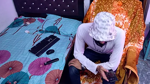 Snapshot of Habibi_big_b chatting on November 2025 05:23:02 PM Habibi big b online show from November 2025 05:23:02 PM