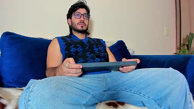 Snapshot of Ackerman_Eren_ chatting on January 2025 06:25:01 PM Ackerman Eren online show from January 2025 06:25:01 PM