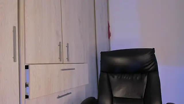 Laura fernandezII online show from November 2025 08:33:02 PM